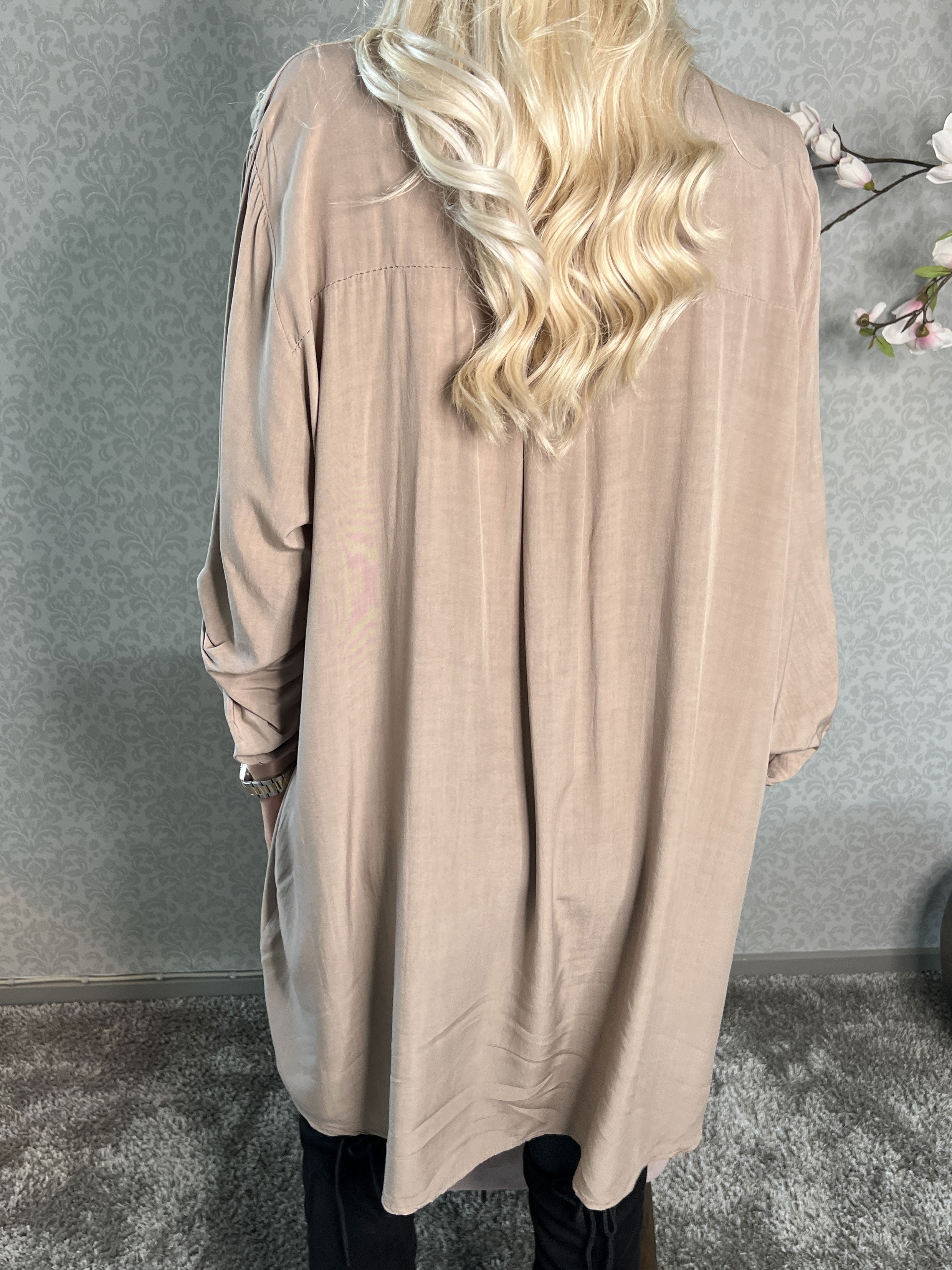 Marcelina - Fin skjorte med pailletlommer